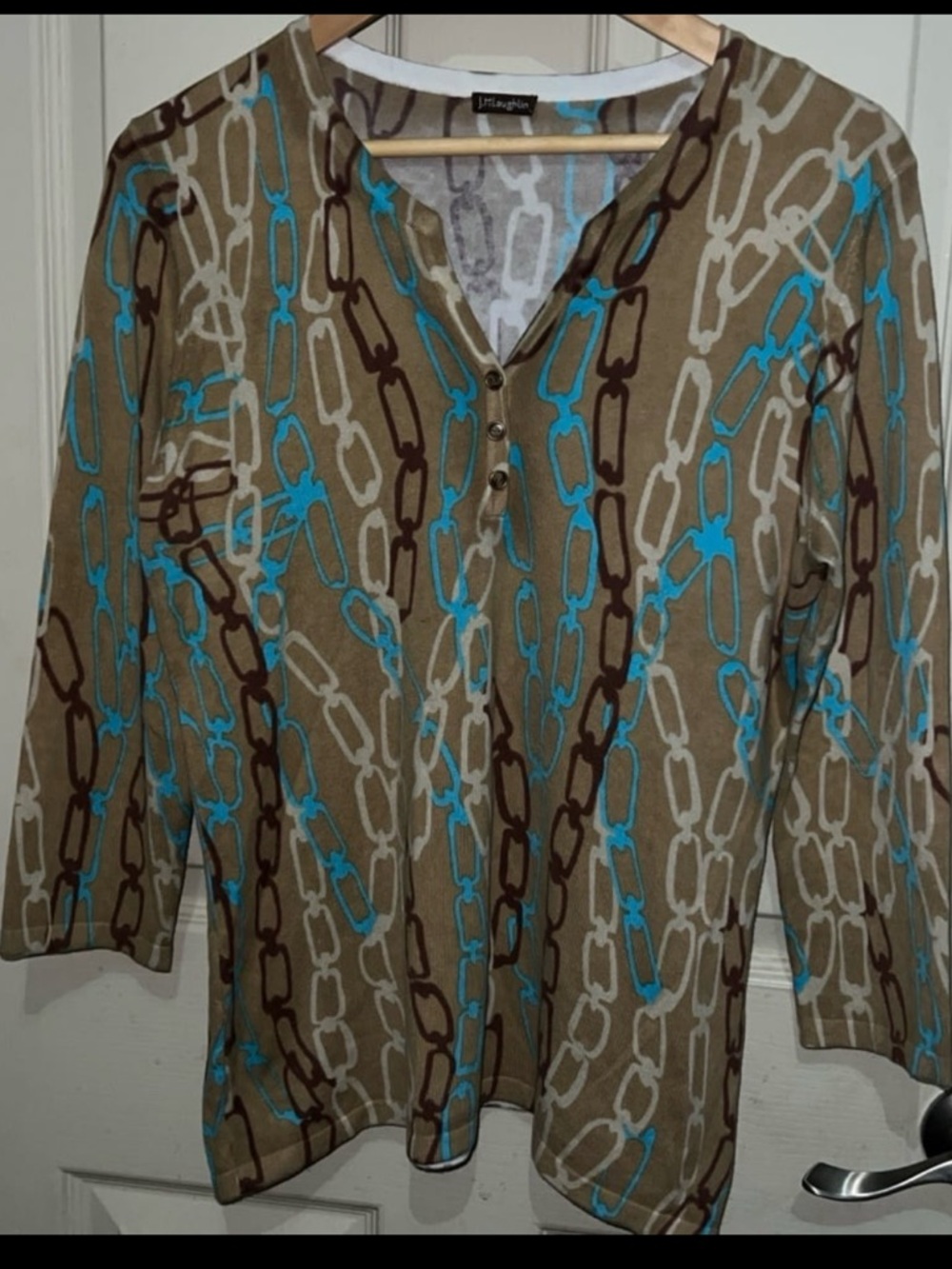 J. MCLAUGHLIN EQUESTRIAN LINK 3-BUTTON HENLEY KNIT TOP//SIZE MEDIUM//BLUE & BRN